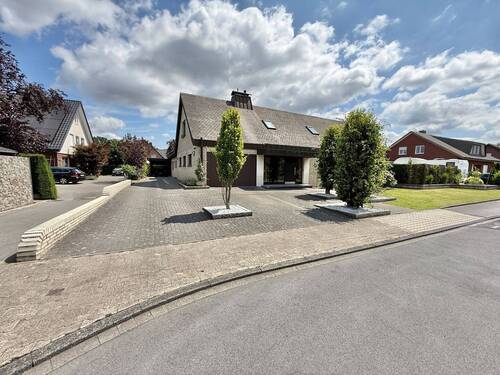 Hausansicht - 7 Zimmer Mehrfamilienhaus, Wohnhaus zum Kaufen in Ennigerloh