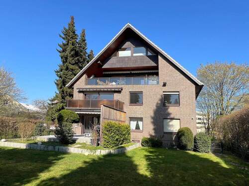 rückwärtige Hausansicht mit Garten - Nähe Niendorf-Markt 