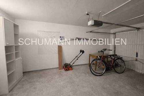Garage mit elektrischen Tor - 