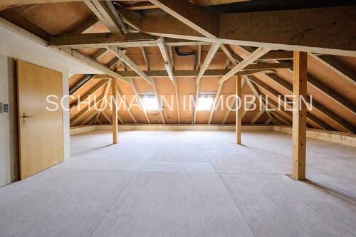 Dachgeschoss mit Heizungsanschluss - 
