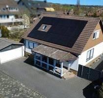 Einfamilienhaus mit Doppelgarage und Pool - Willebadessen
