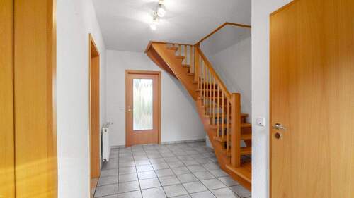 Flur_2 - 4 Zimmer Reihenendhaus in Leer