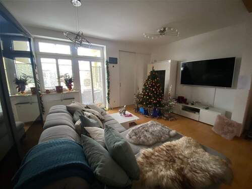 geräumiger Wohnbereich - Etagenwohnung mit 74,00 m&sup2; in Weimar zur Miete