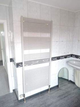 Handtuchheizkörper im Badezimmer - 