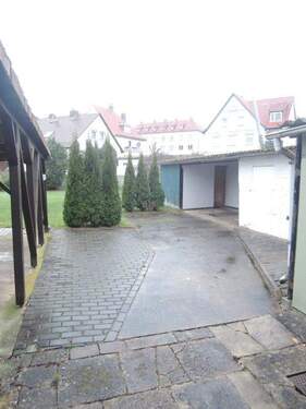 Außenstellplatz auf dem Grundstück - 