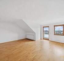Gepflegte 2-Zimmer-Dachgeschosswohnung mit Balkon und 83,8 m² - sofort bezugsfrei in Arnhofen - Abensberg