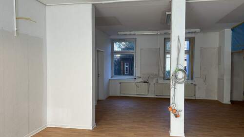 ehemalige Gewerbeeinheit - 1 Zimmer Mehrfamilienhaus, Wohnhaus in Tessin