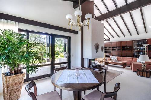 Essbereich mit Terrassenzugang - 8 Zimmer Einfamilienhaus in Neu-Anspach