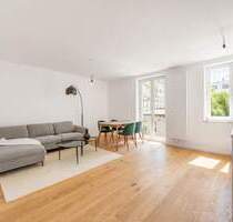 AIGNER - Kernsanierte 2-Zimmer-Wohnung mit Balkon in Uni-Nähe - München Maxvorstadt