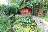 Teich mit Gartenhäuschen - 