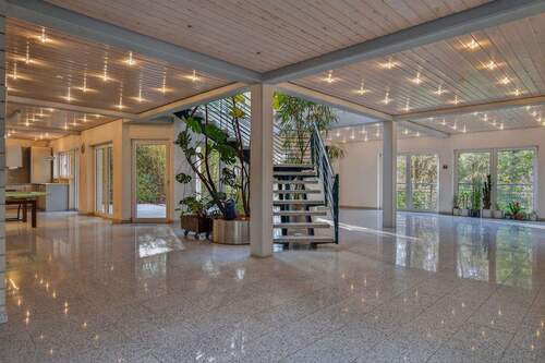 Wohn & Esszimmer mit Terrasse - Wo Wohnen zum Lebensgefühl wird - besonderes Zweifamilienhaus am Turmberg