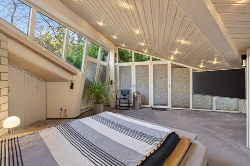 Elternschlafzimmer - 9 Zimmer Mehrfamilienhaus, Wohnhaus in Karlsruhe