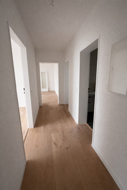 Flur - 3-Zimmer Wohnung mit großem Balkon in Liederbach am Taunus