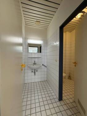 Badezimmer mit Toilette - 