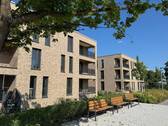 Ansicht West mit öffentlichem Fußweg im Park - 4 Zimmer Etagenwohnung in Schweinfurt