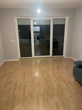 Wohnzimmer leer - Etagenwohnung mit 53,00 m² in Bad Ems zur Miete