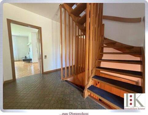 ...zum Obergeschoss - 