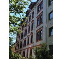 Saniertes und aufgeteiltes Mehrfamilienhaus mit 9 Wohneinheiten, 2 Doppel- und 3 Einzelgaragen und 4 PKW-Stellplätzen - Hanau