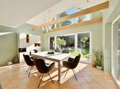 Essbereich mit Zugang zur Terrasse - 