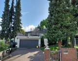Einfahrt und Doppelgarage - 8 Zimmer Mehrfamilienhaus, Wohnhaus zum Kaufen in Freisen