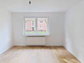 Ansicht I: Wohn- und Esszimmer - Ruhig aber modern: Lichtdurchflutete 2-Zimmer-Erdgeschosswohnung mit gemütlichem Ambiente