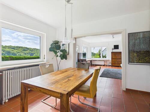 Freundliches Esszimmer - 5 Zimmer Einfamilienhaus in Wiesbaden
