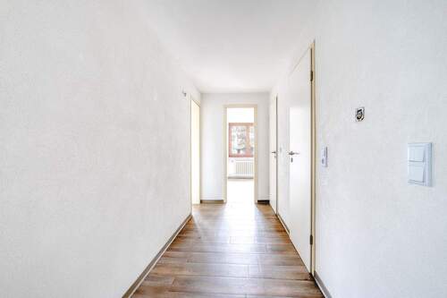 Diele - 6 Zimmer Mehrfamilienhaus, Wohnhaus in Trier