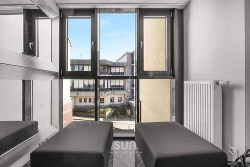 LICHTDURCHFLUTETE DIELE - 