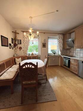 Große Küche mit Essbereich - 