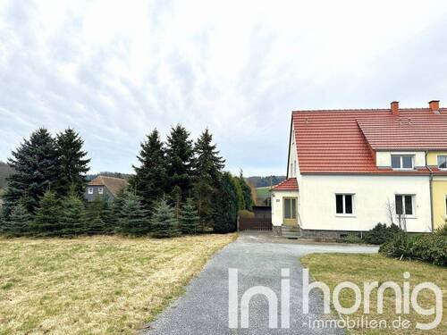 Vorderansicht - Kleine, feine Doppelhaushälfte für die kleine Familie