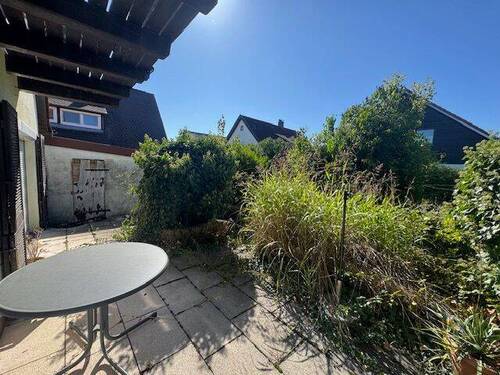 Blick zur Terrasse und in den Garten
- 5 Zimmer Einfamilienhaus in Nürnberg