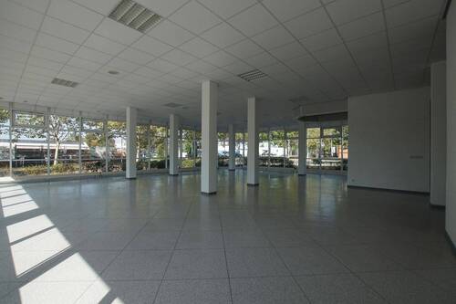Ausstellungsfläche im Bürogebäude - 