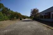 Mitarbeiterparkplatz - 