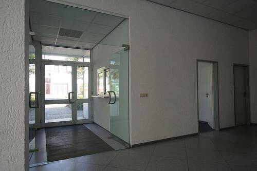 Eingangsbereich im Bürogebäude - 