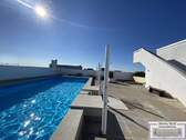 Blick auf den Rooftop Pool - 