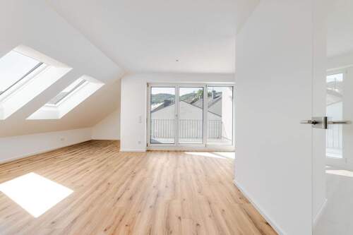 Wohnbereich - 3 Zimmer Etagenwohnung zur Miete in Leiwen