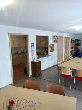 gemütlicher Gemeinschaftsraum mit eigener Küche - 