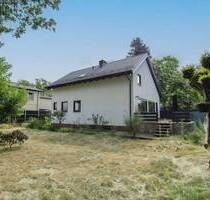 Bezugsfreies Einfamilienhaus mit uneinsehbarem Garten & viel Platz für die ganze Familie in Feucht