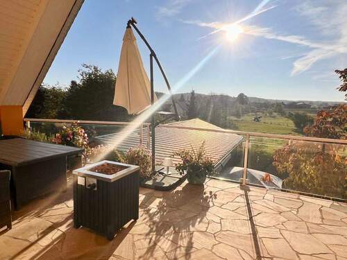 große Terrasse im Obergeschoss am Wohnzimmer - 
