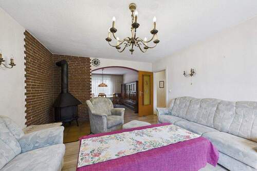 CAM03586G0-PR0066-STILL024 - 