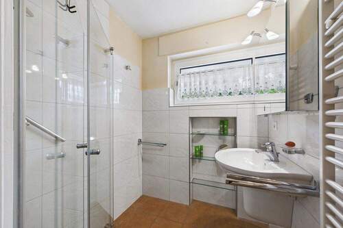 CAM03586G0-PR0066-STILL022 - 