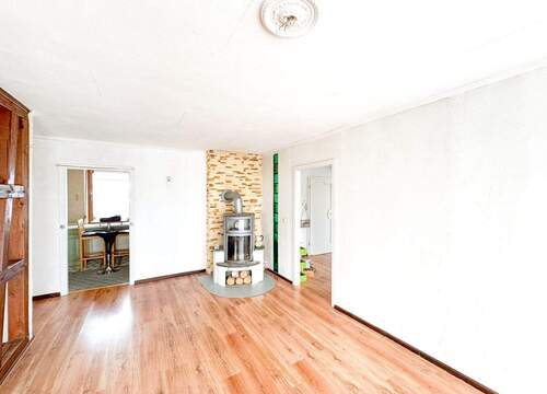 ...mit Kaminofen für kalte Tage - 