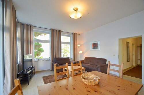 Wohnzimmer - 3 Zimmer Etagenwohnung in Göhren