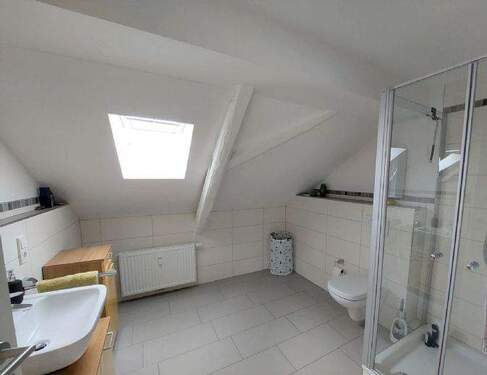 Bad mit Dusche und Fenster - Etagenwohnung mit 64,00 m&sup2; in Trier zur Miete