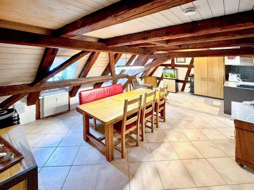 Einladender Essbereich mit viel Platz für gesellige Runden - 4 Zimmer Etagenwohnung zum Kaufen in Renningen