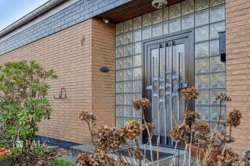 Eingang - 6 Zimmer Reihenendhaus in Köln