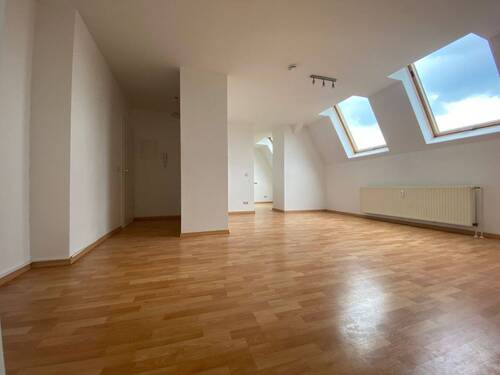 Wohnzimmer - 2 Zimmer Etagenwohnung zur Miete in Magdeburg