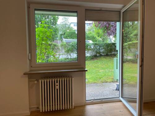 Zugang zur Terrasse mit Vorgarten - 