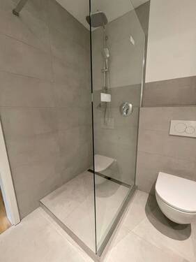 Neue begehbare Dusche im Bad - 