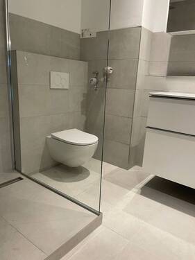 Neues Bad mit Dusche/WC - 